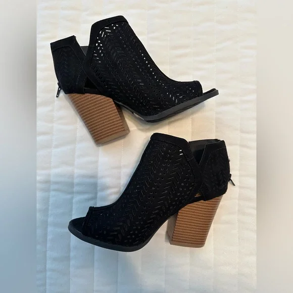 Qupid Black Cutout Ankle Booties with Brown Block Heel - Picture 4 of 7